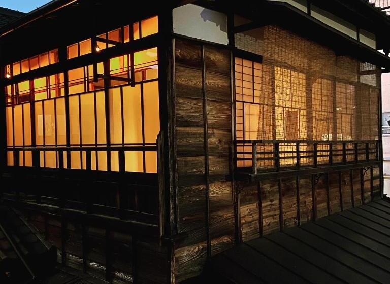 Дом 1 Спальня, Okiya Guest House & Tapas Bar