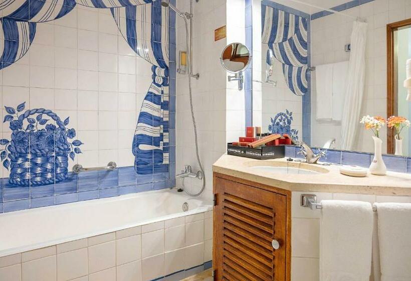 Апартаменты Deluxe 2 Спальни Вид на Море, Grand Muthu Oura View Beach Club
