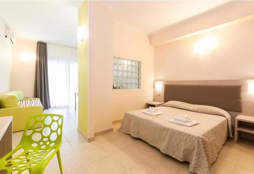 Семейное Студио, Diano Sporting Apartments