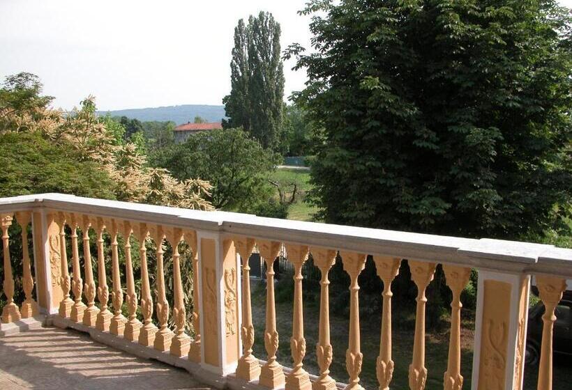 스위트, Villa d'Azeglio
