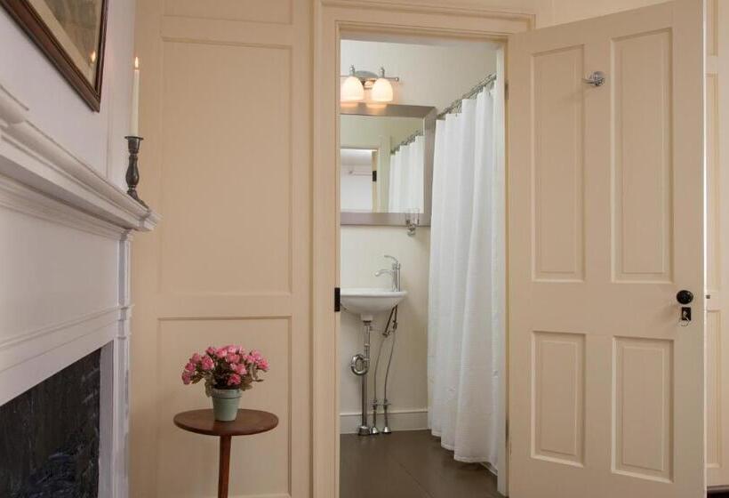 スイート, Rachael S Dowry Bed And Breakfast