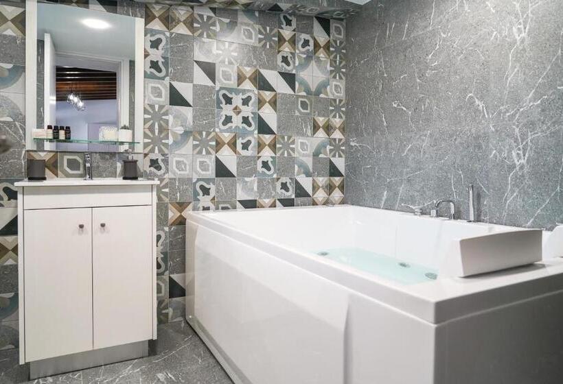 带1个卧室带泳池的公寓, Kamaroporta Luxury Apartments
