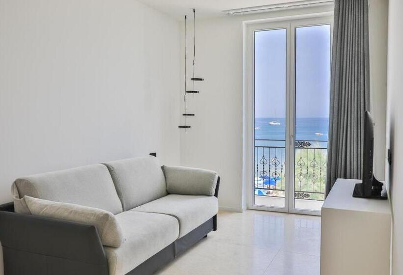 Номер Deluxe Вид на Море с Балконом, Abelia Sea Suites
