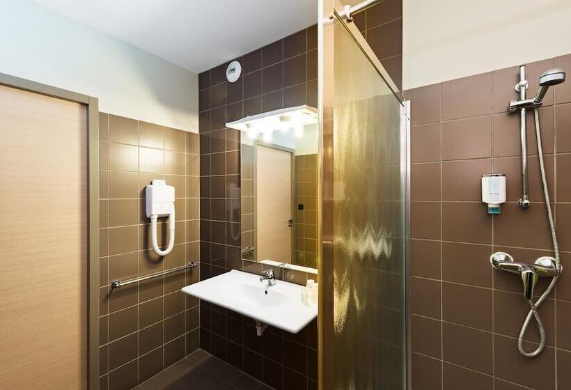 Номер Стандарт Трехместный, B&b Hotel Aubagne Gémenos