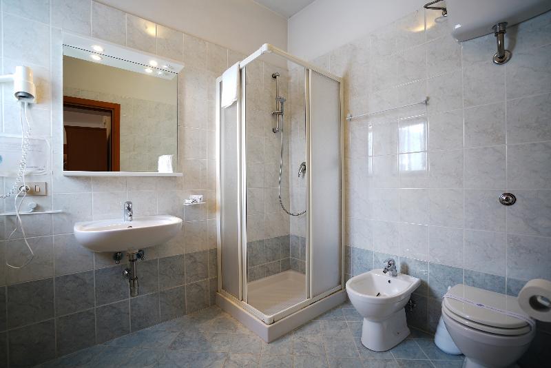 اتاق استاندارد چهار تخته, Gh Hotel Piaz