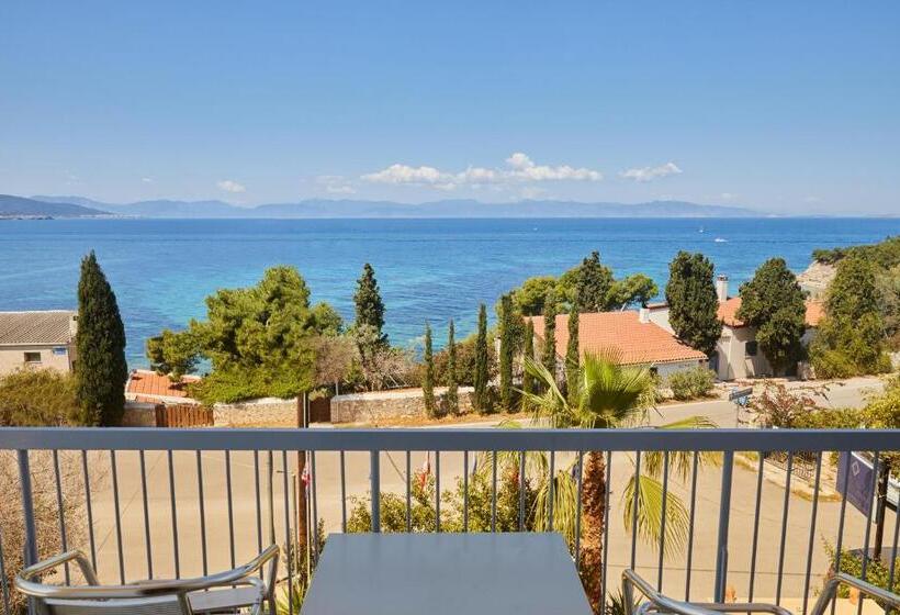 Quarto Estandar, Klonos Anna