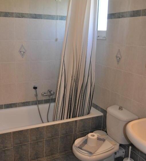 Quarto Familiar, Tigaki S Star