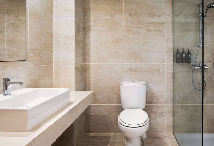 Номер Классический Вид на Бассейн, Ramada Hotel & Suites By Wyndham Ayia Napa