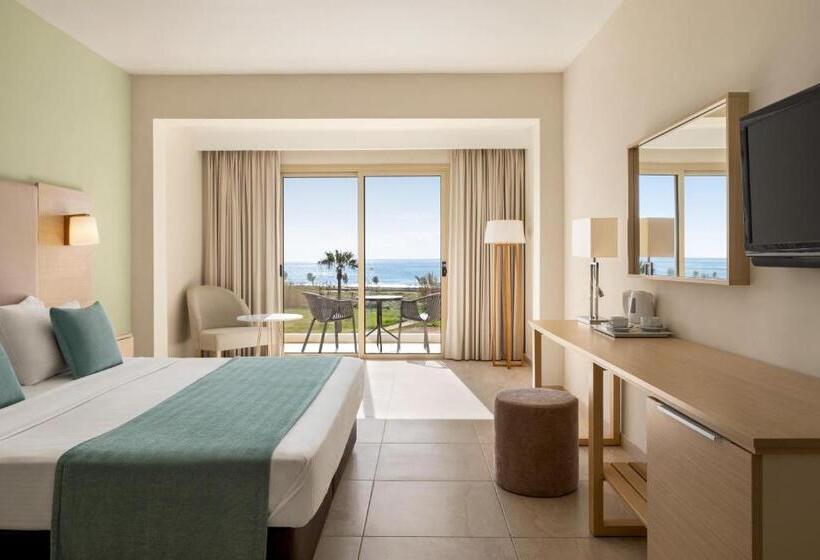 Классический Номер Двуспальная Кровать Вид на Море, Ramada Hotel & Suites By Wyndham Ayia Napa