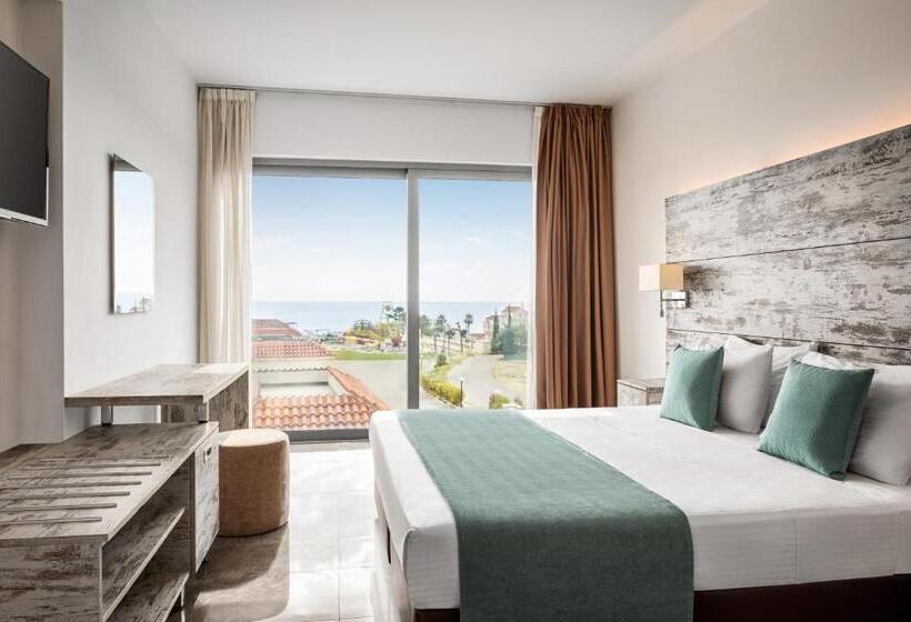 Люкс Кровать Кинг, Ramada Hotel & Suites By Wyndham Ayia Napa