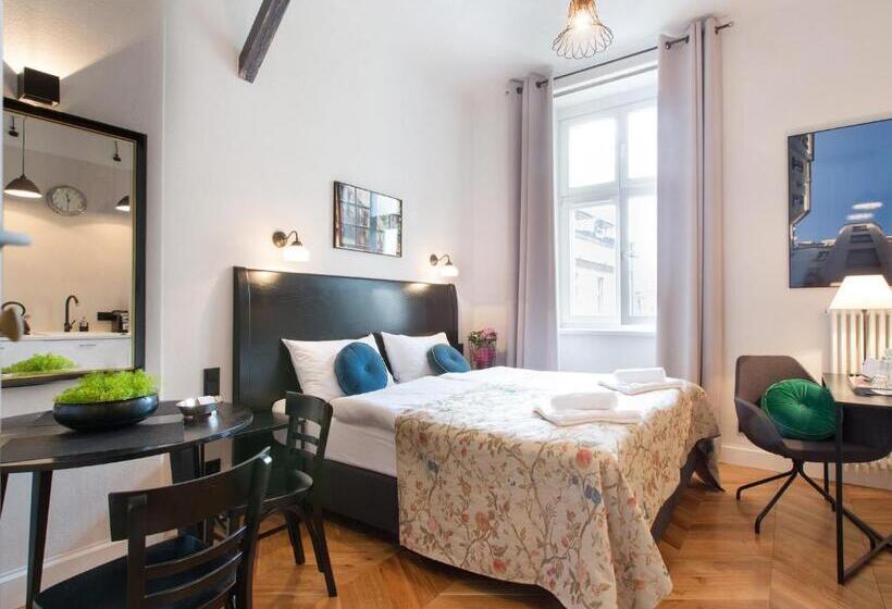 Студия Стандарт, Antique Apartments Plac Szczepański