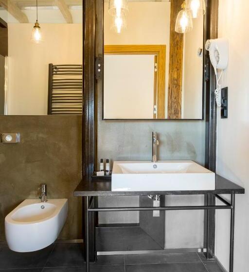 Студия Стандарт, Antique Apartments Plac Szczepański