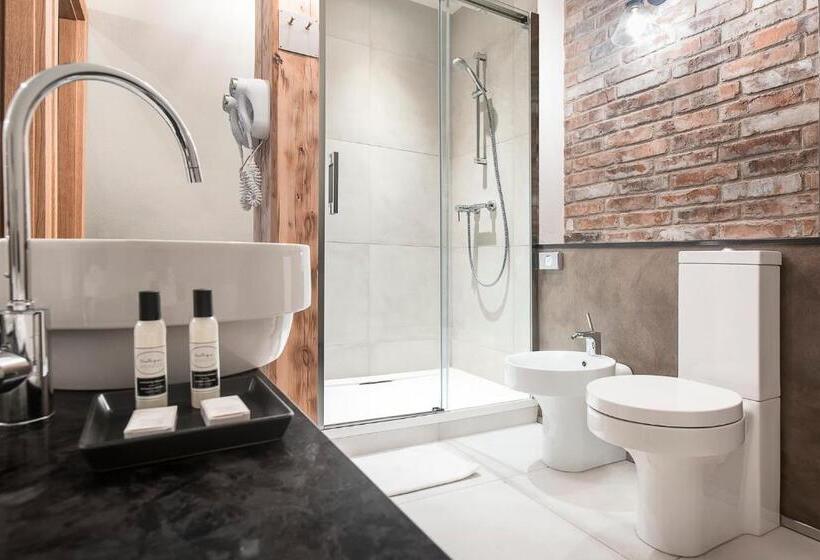 Студия Стандарт, Antique Apartments Plac Szczepański