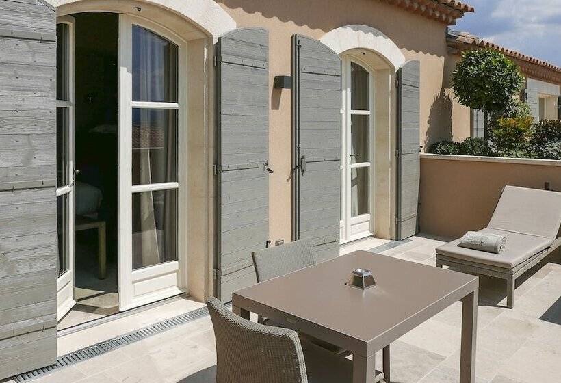Полулюкс, Coquillade Provence
