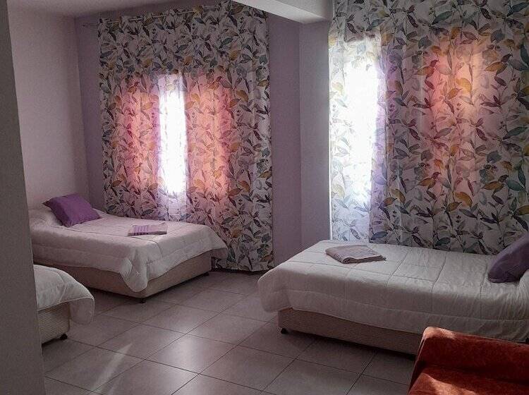 اتاق استاندارد سه نفره, Onisillos