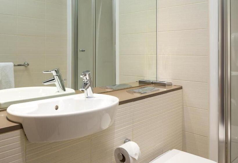 Студия Стандарт, Roomzzz Leeds City