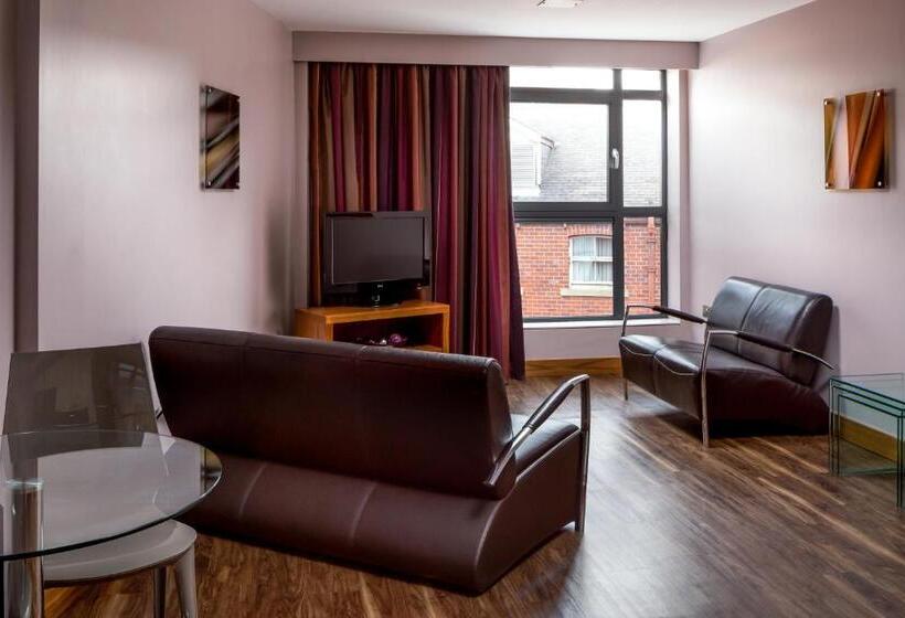 Апартаменты 1 Спальня, Roomzzz Leeds City