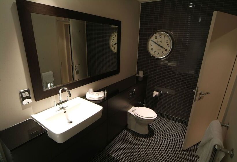 Номер Deluxe, Denham Grove