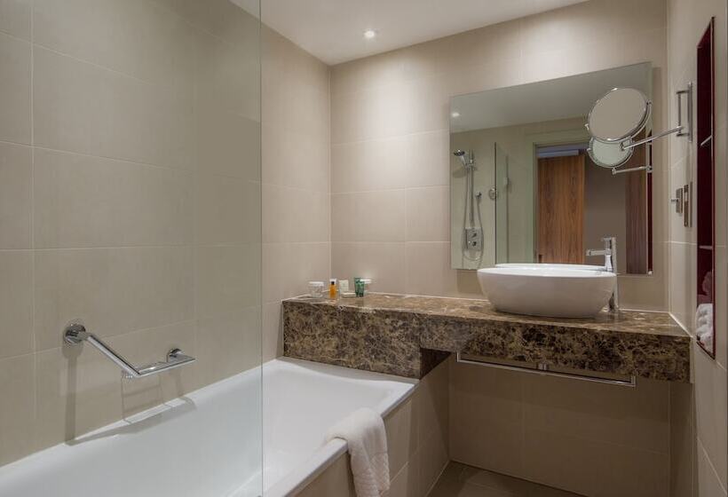 חדר סטנדרט עם מיטת קינג, Hilton Liverpool City Centre
