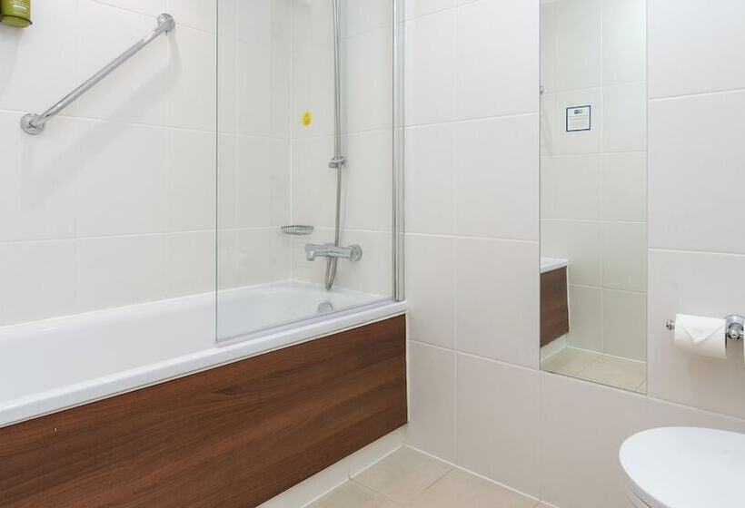 Номер Стандарт, Holiday Inn Express Leigh   Sports Village, An Ihg