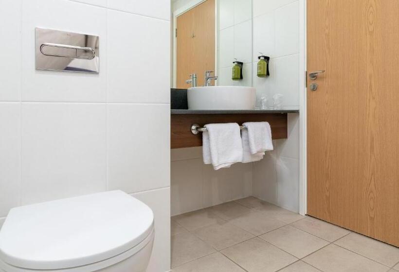 Номер Стандарт, Holiday Inn Express Leigh   Sports Village, An Ihg