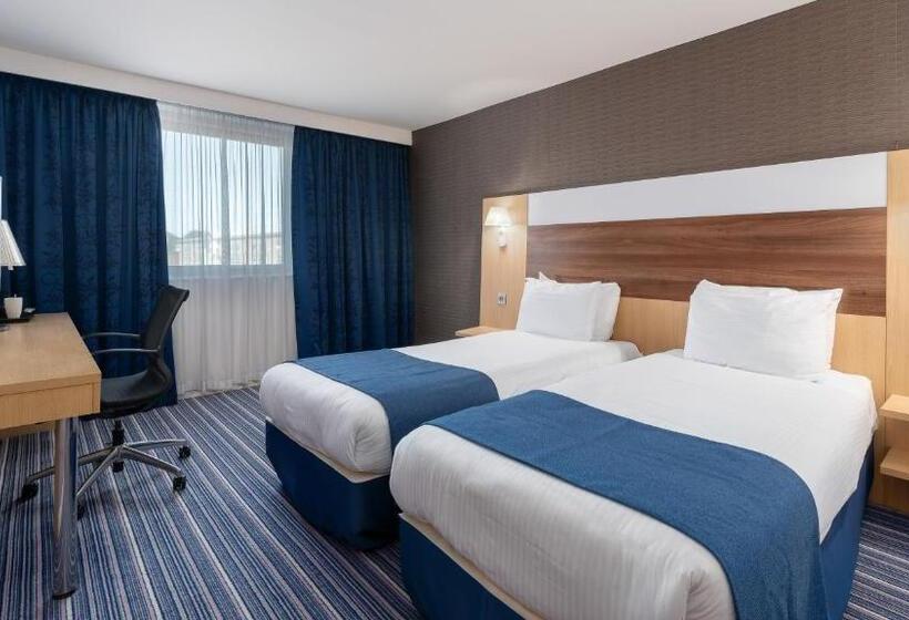 Номер Стандарт, Holiday Inn Express Leigh   Sports Village, An Ihg