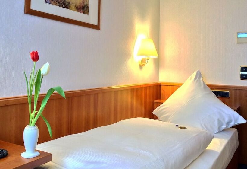 Quarto Estandar Individual, Ilbertz Garni