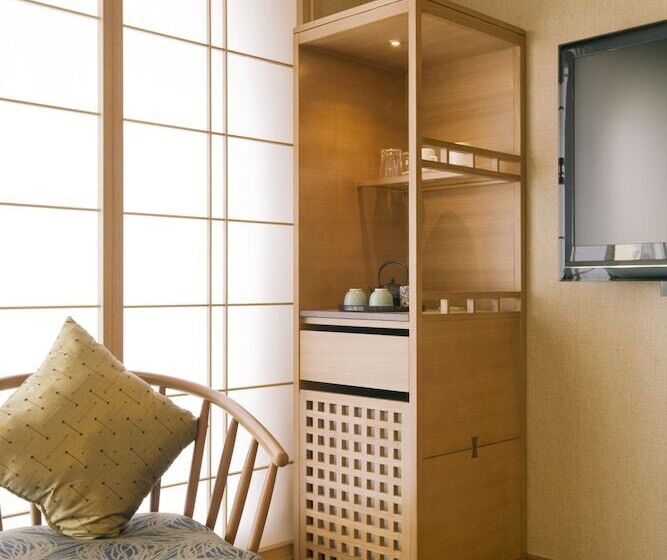 اتاق راحتی سه تخته, Niwa Tokyo