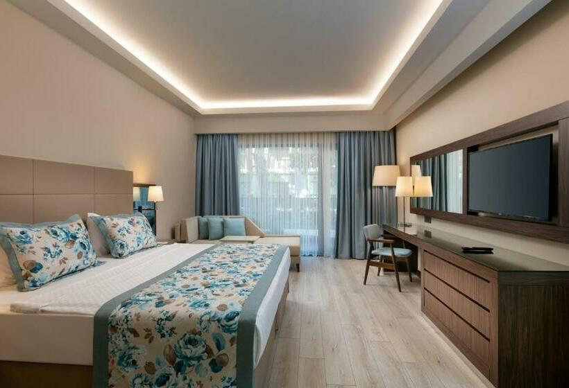 Трехместный Номер Deluxe, Seven Seas Hotel Life   Ultra All Inclusive & Kids Concept