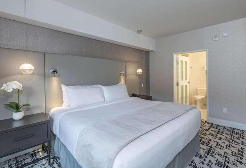 اتاق استاندارد با تخت بزرگ برای معلولان, Cambria Hotel Copper Mountain