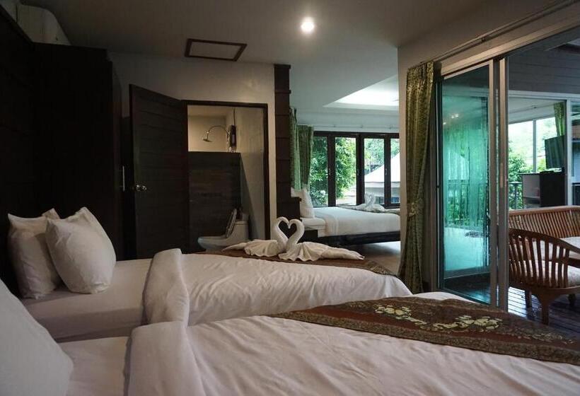 Семейное Бунгало, Rock And Tree House Resort