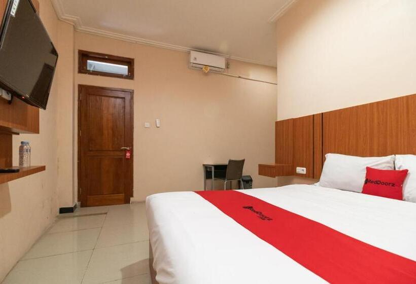 سوییت, Reddoorz Syariah Near Rs Mata Padang