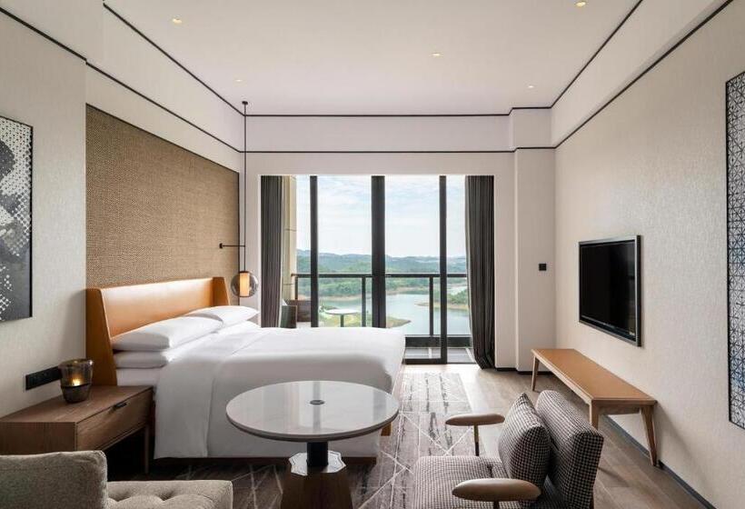 Club Room King Bed, Sheraton Mianyang