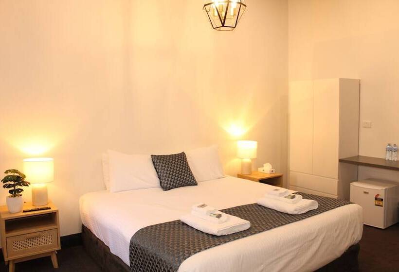 패밀리 스튜디오, Romano S Hotel & Suites Wagga Wagga