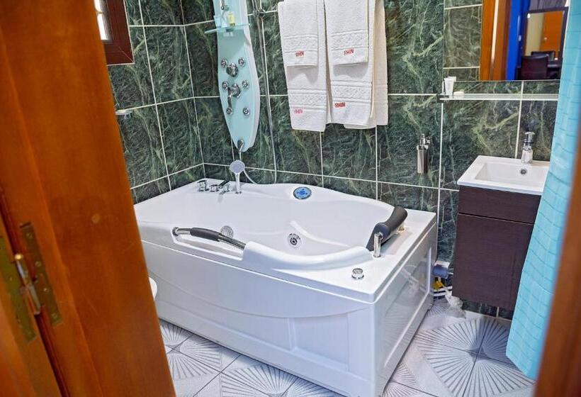 Полулюкс Повышенной Комфортности, Noubou International Hotel Bonapriso