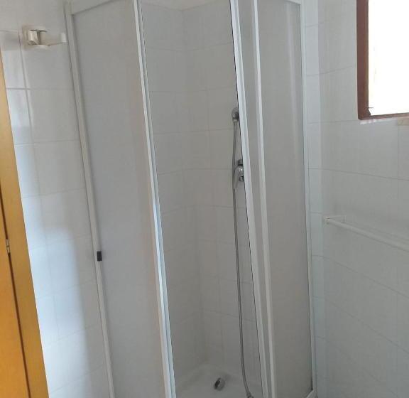 اتاق استاندارد یک نفره, Room In Bb   Spacious Triple Room A Stones Throw From The Sea