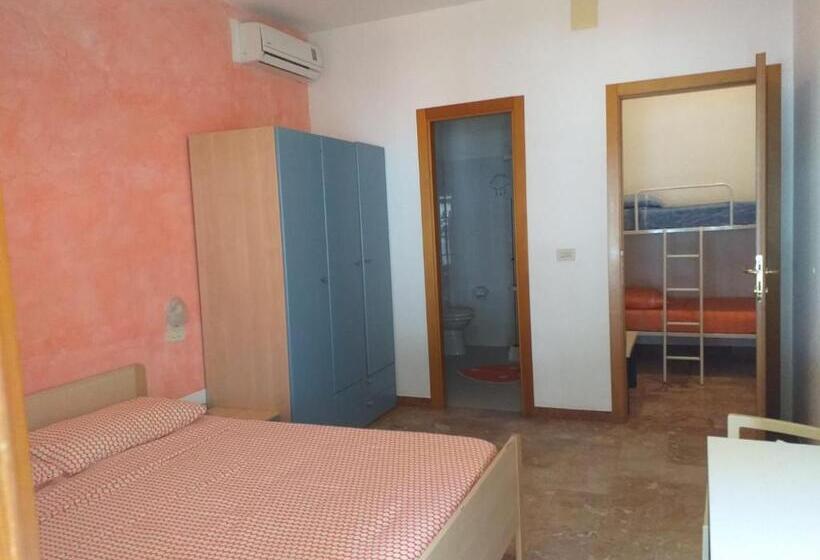 اتاق استاندارد یک نفره, Room In Bb   Spacious Triple Room A Stones Throw From The Sea