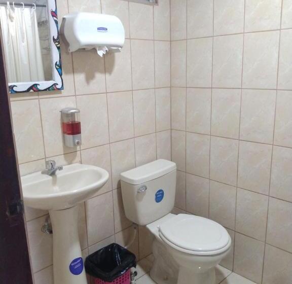 استودیو خانوادگی, Buena Nota Hostel