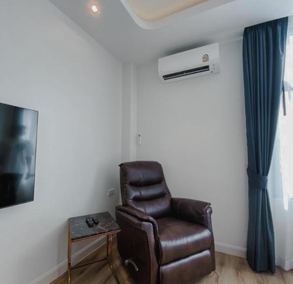 اتاق سوپریور با تخت بزرگ, Play Poshtel & Cafe