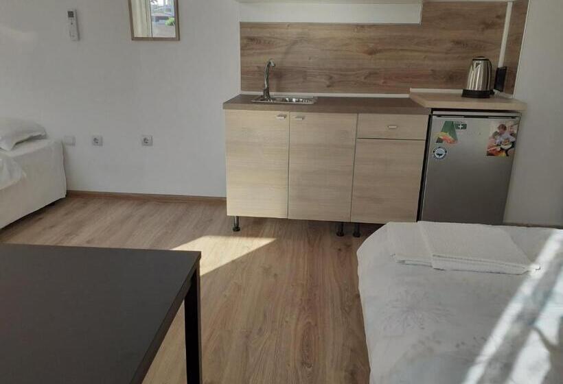 Escritório Estándar, Panorama Studios Obzor