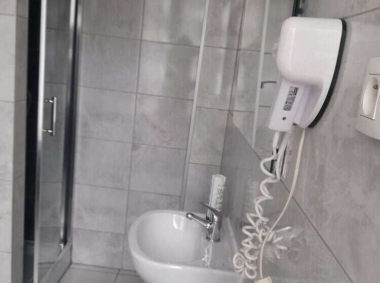 اتاق استاندارد سه نفره, Albergo