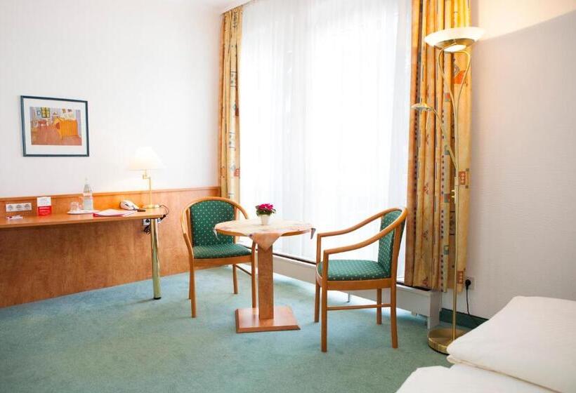 StandaardKamer, Am Dusseldorfer Platz