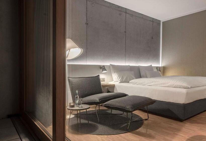 Chambre Confort, Factory