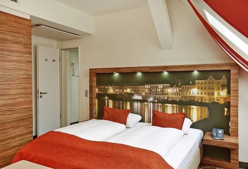 Номер Deluxe, H+ Hotel Lübeck