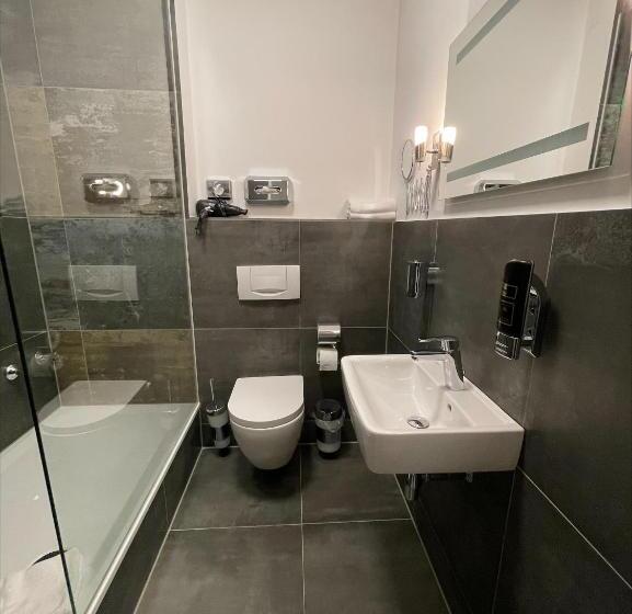 Номер Deluxe, Mintarder Wasserbahnhof