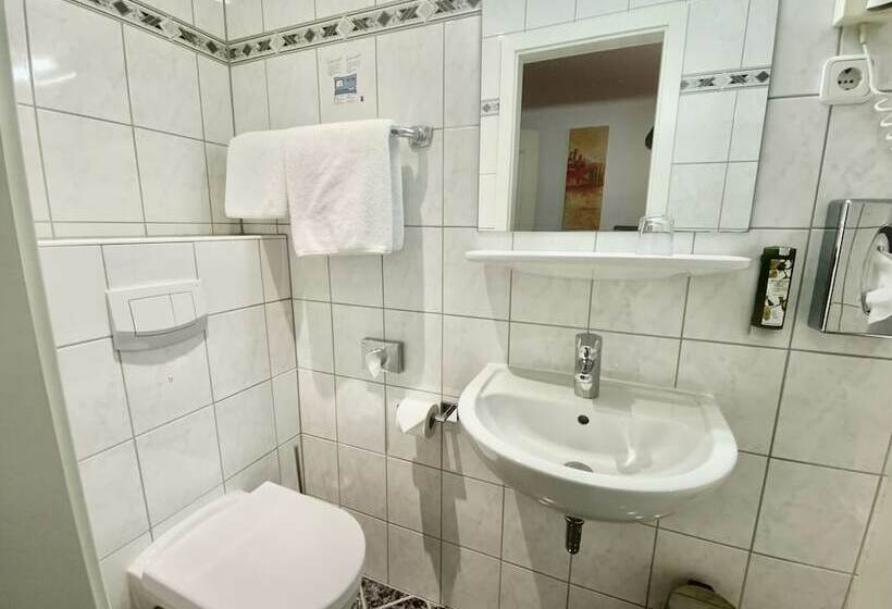 اتاق اکونومی یک تخته, West An Der Bockenheimer Warte