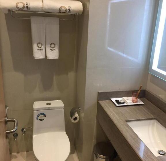 キングサイズベッドのスタンダードルーム, Aram Hotel   Almeshael Exit 18