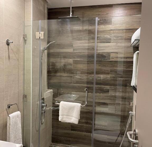 اتاق سوپریور با تخت بزرگ, Swissbelinn Sharq, Kuwait