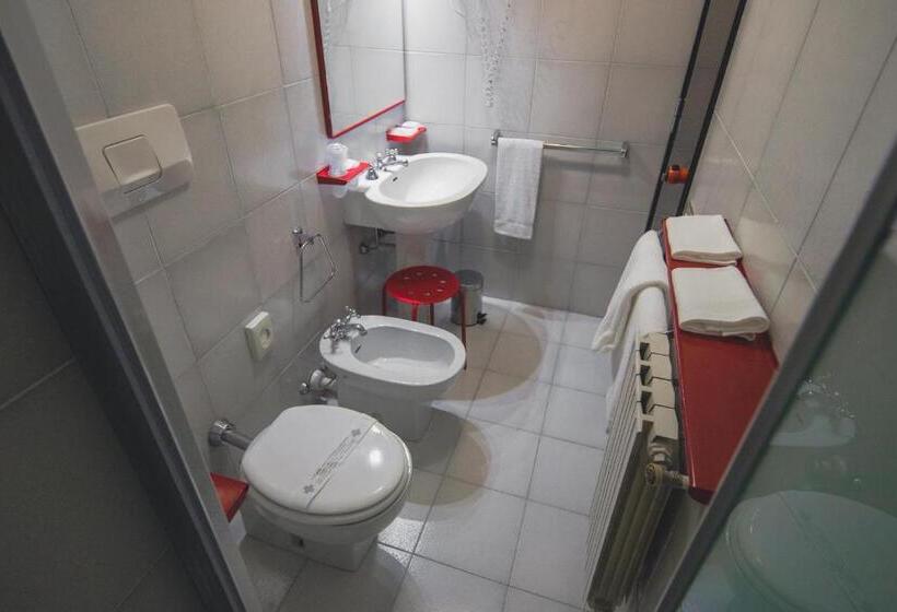 اتاق استاندارد یک نفره, Ostello Bello Genova