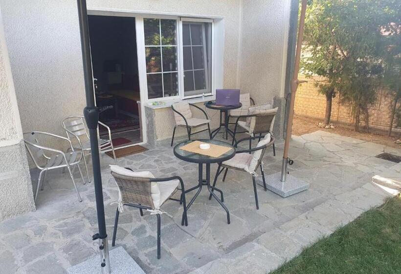 דירת חדר בקומת קרקע, Guest House Jasmin